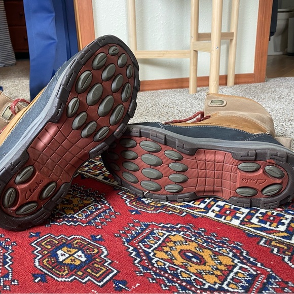 Like New - Clark’s Arctic Venture Winter Boots in Camel - Picture 9 of 9